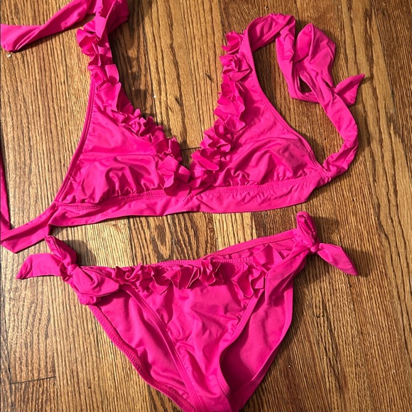 Swimsuits - Picture 2 of 6